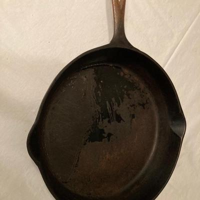 Cast iron skillet