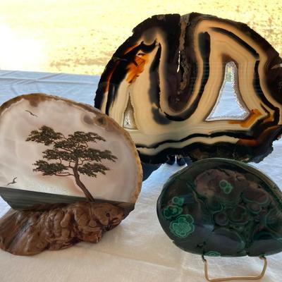Lot of 3 stones on individual stands