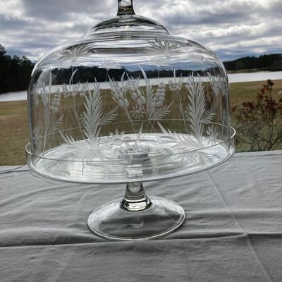 Etched dome glass cake plate w/cover