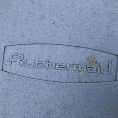 LOT125M: Rubbermaid & Coleman Coolers