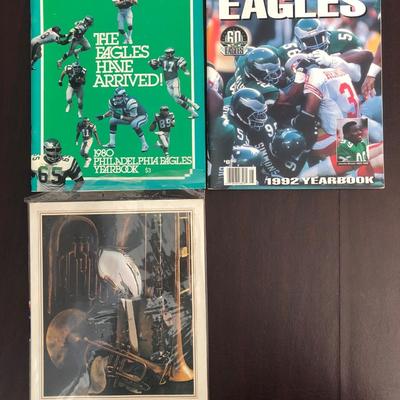 LOT144M: Collection of Philadelphia Eagles Magazines & More