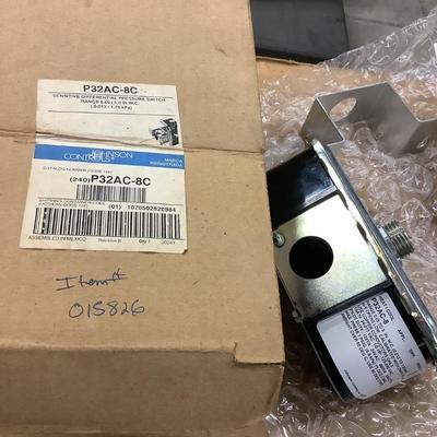 Johnson Controls Sensitive Differential Pressure Switch P32AC-8C NIB