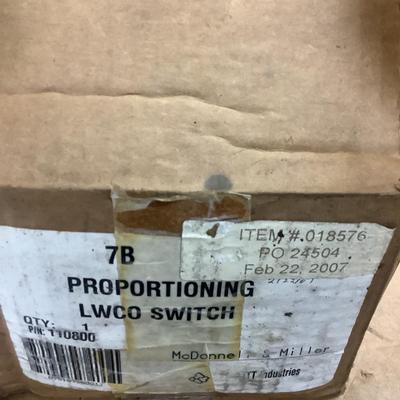 McDonnell & Miller No. 7 B Electric Switch Manual Reset NIB