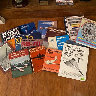 Mixed Lot of Reference Books on Airplanes Gliders Model Planes