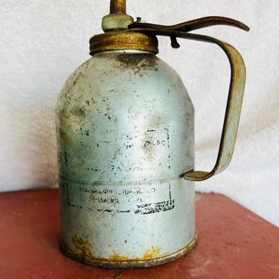 Vintage Oil Cans and Metal Tins  (G-JM)