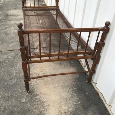 Rare Civil war wood spindle bed