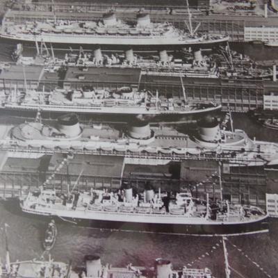 THE HULTON COLLECTION. THE GREAT LINES IN NEW YORK HARBOUR POSTER.