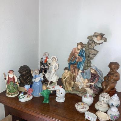 Lot of decorative items