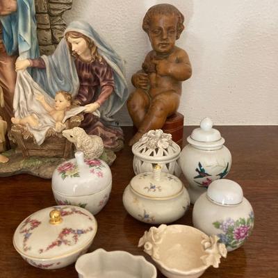 Lot of decorative items