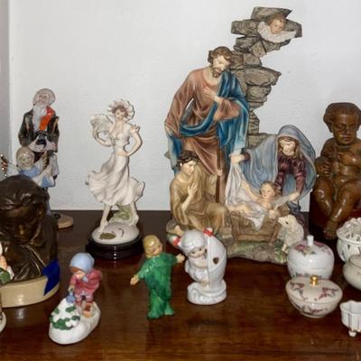 Lot of decorative items
