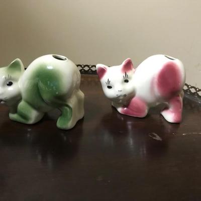 2 vintage ceramic cats