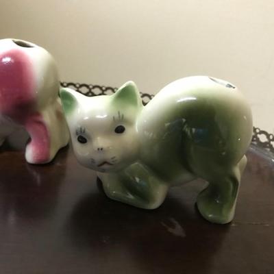 2 vintage ceramic cats