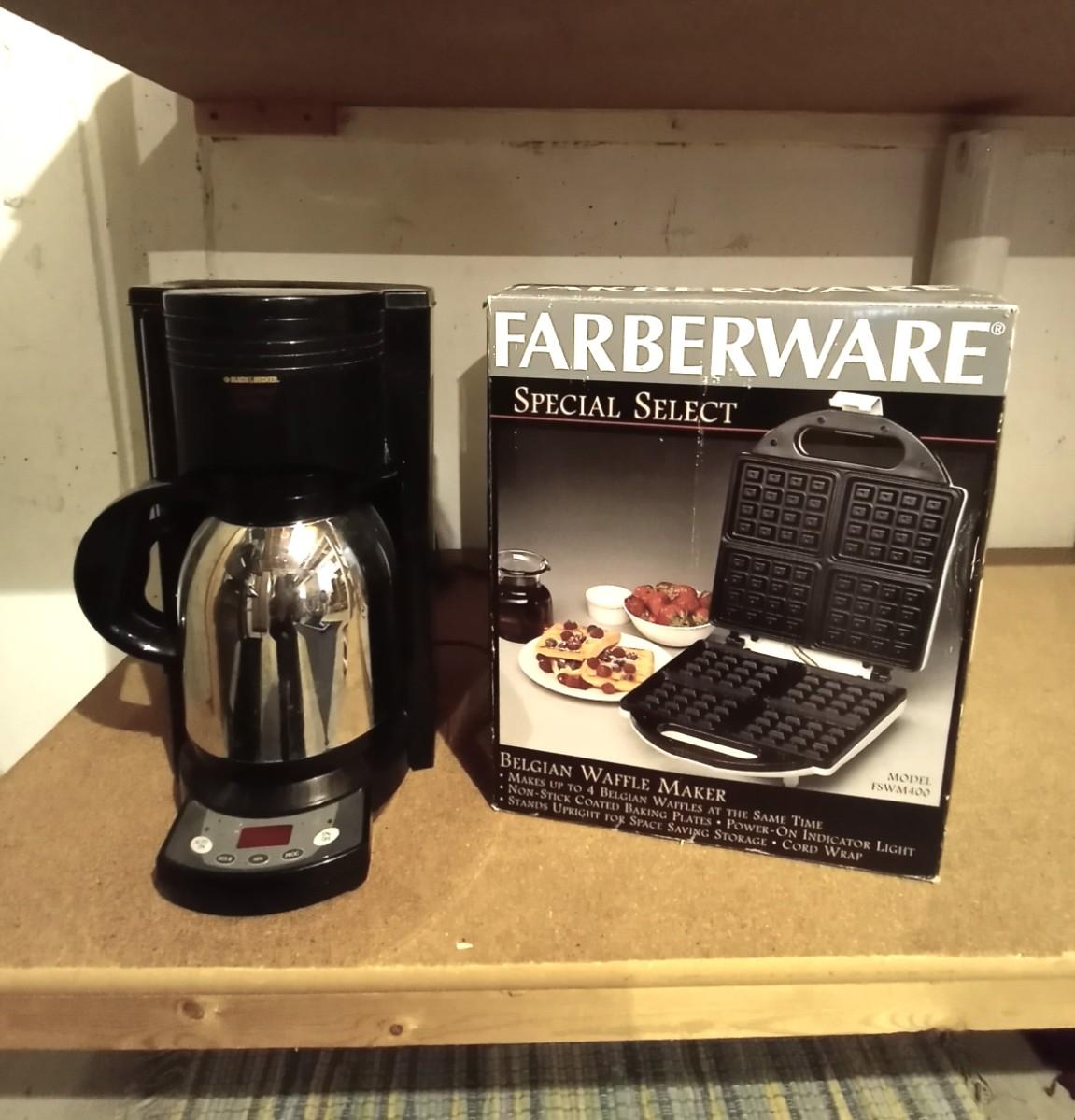 FARBERWARE BELGIAM WAFFLE MAKER AND BLACK & DECKER COFFEEMAKER