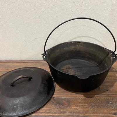 Cast Iron Dutch Oven