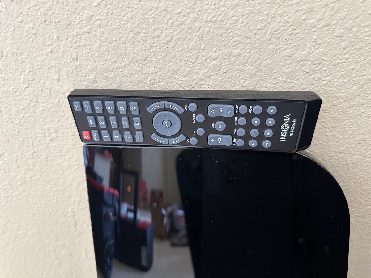 INSIGNIA 42” LCD TV