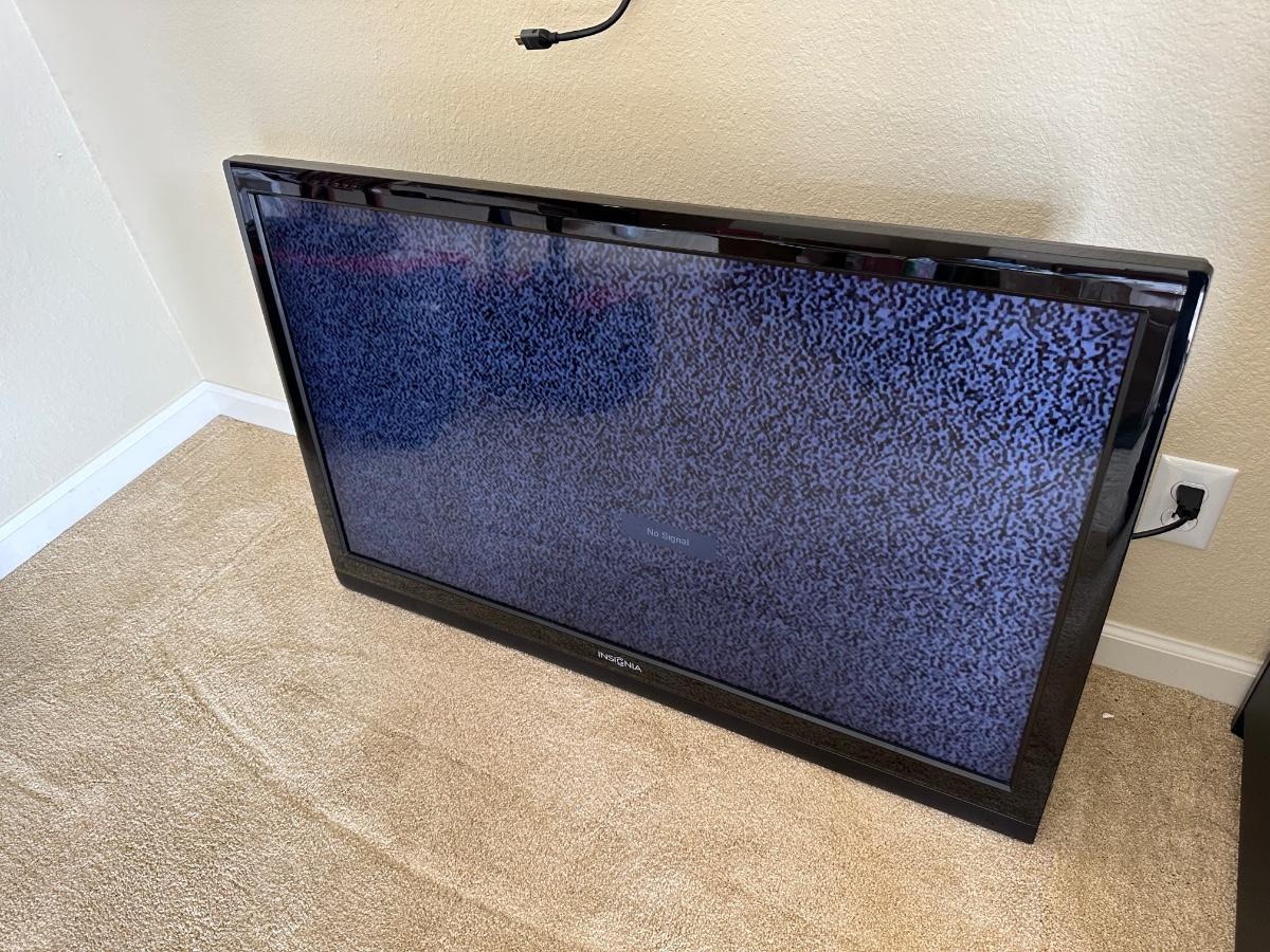 INSIGNIA 42” LCD TV