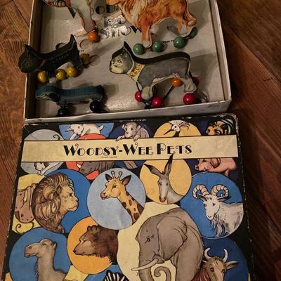 1932 Woodsie Wee Pets Toy