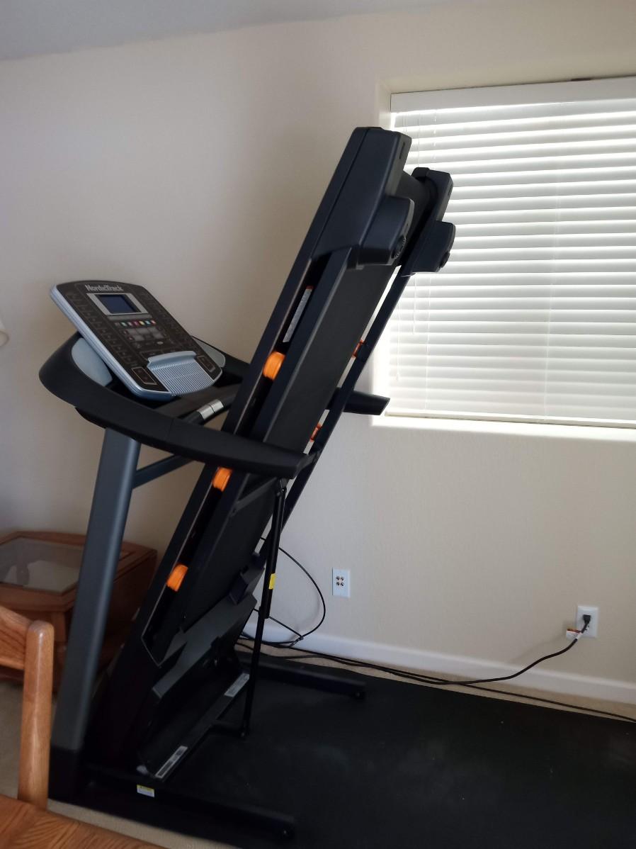 NORDIC TRACK C900i TREADMILL