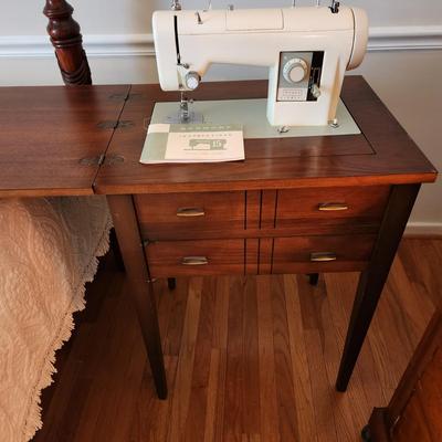 Sears Kenmore Model 15 Sewing machine in Cabinet
