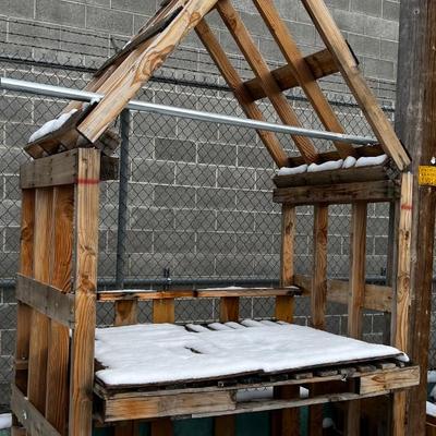 Pallet Shed (Could be a great Potting Shed or a Green House Beginnings