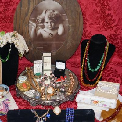 VINTAGE HARVEST PRESENTS VALENTINES ONLINE AUCTION// COVER PHOTO --ALL THESE ITEMS AND MORE  AVAILABLE TO BUY !