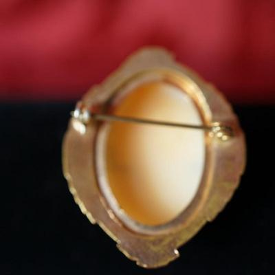 GOLD FILLED CAMEO PIN  1930'S