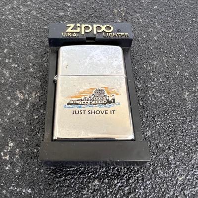 VINTAGE ZIPPO & VINTAGE MILITARY EAGLE 5858
