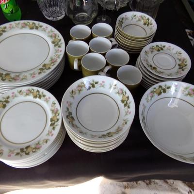 60 PIECE SET OF MIKASA ECLIPSE SUMAY S741 DISHES.