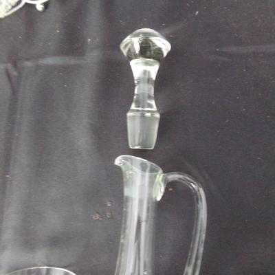 DECANTER AND 2 GLASSES.