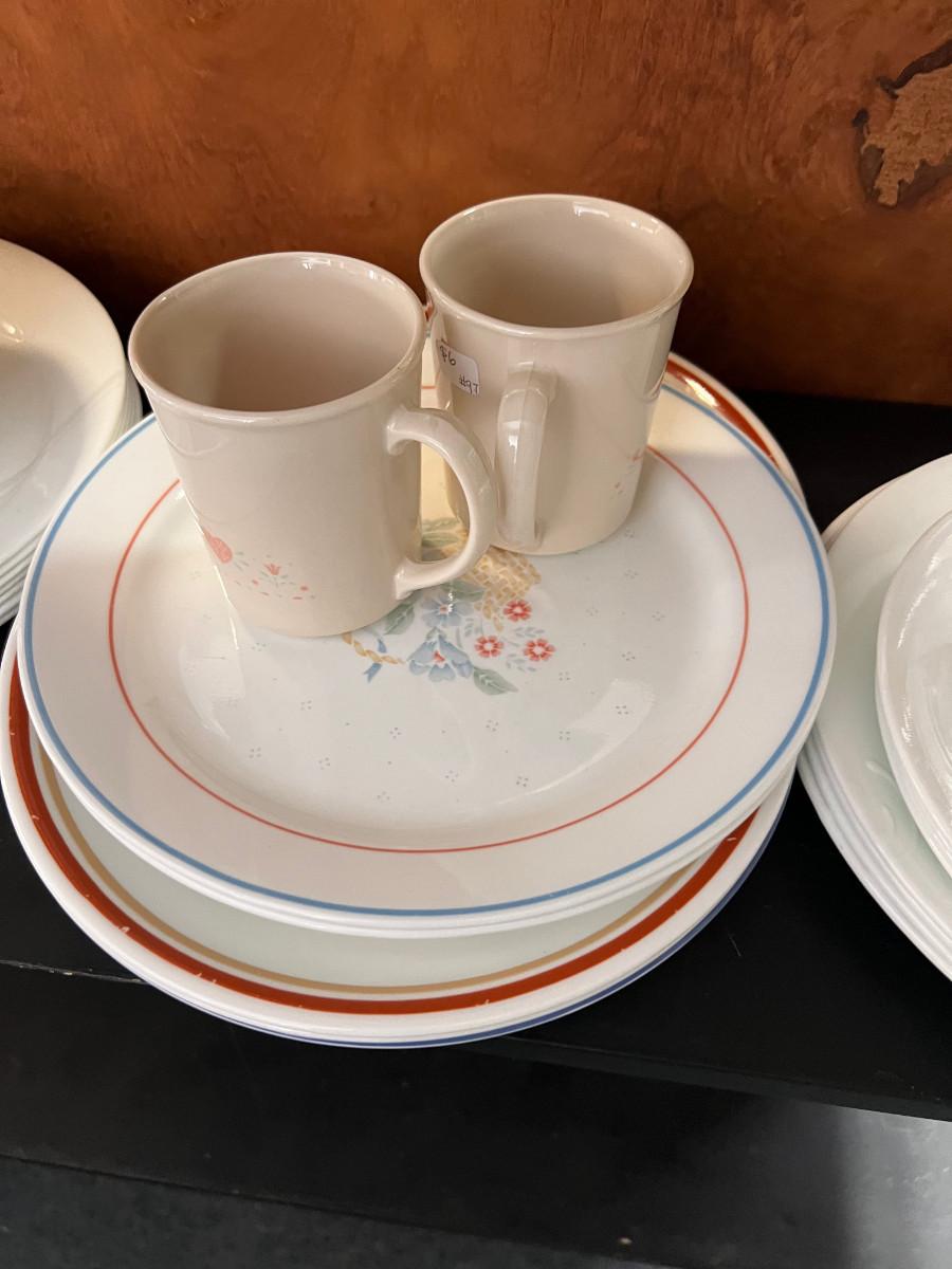 Mixed Shelf of Corelle Several Patterns