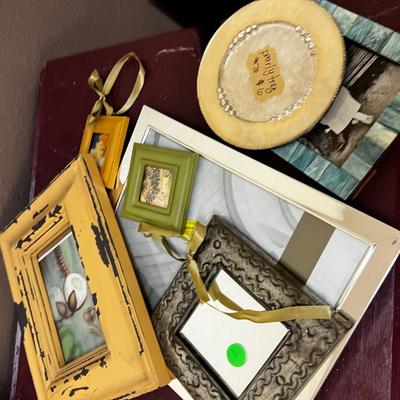A Tray of Small Picture Frames 