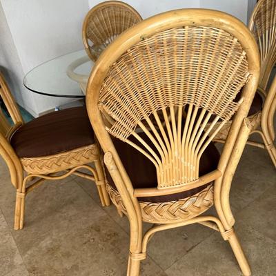 Wicker Dinette Table and Chairs  (K-JM)