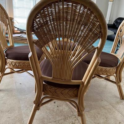 Wicker Dinette Table and Chairs  (K-JM)