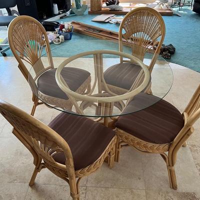 Wicker Dinette Table and Chairs  (K-JM)