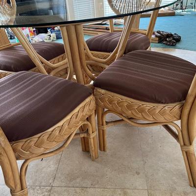 Wicker Dinette Table and Chairs  (K-JM)