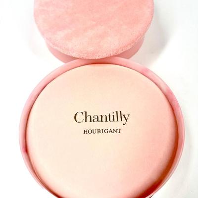 Chantilly dusting powder