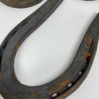Set of horseshoes