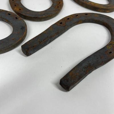 Set of horseshoes