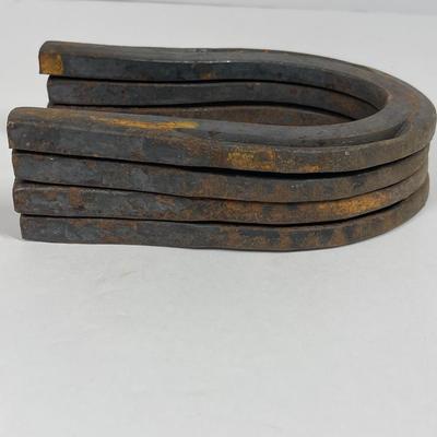 Set of horseshoes