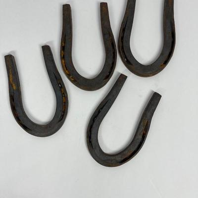 Set of horseshoes