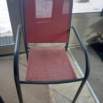 2 FOLDING LAWN CHAIRS AND A WICKER SIDE TABLE