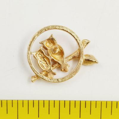 VINTAGE AVON GOLD TONED PIN