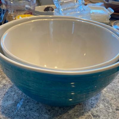 Mixing bowls - glass and melamine & 4 cup pyrex measuring cup