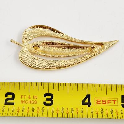 VINTAGE GOLD TONED LEAF BROOCH