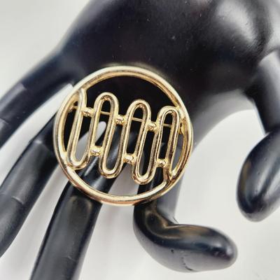 VINTAGE SARAH COVENTRY MELODY BROOCH