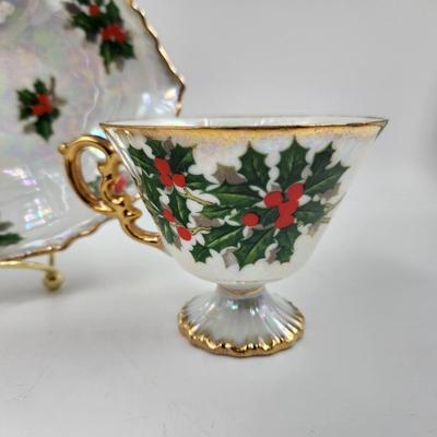 1960S UCAGCO HOLLY & BERRY LUSTERWARE TEA CUPS & SMALL PLATTER SET