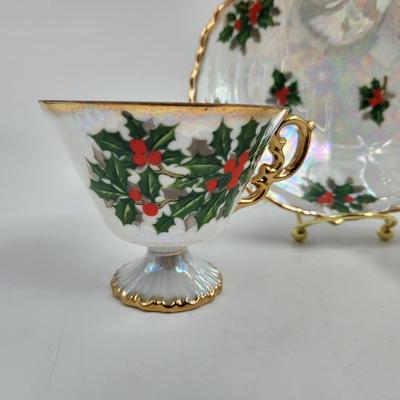 1960S UCAGCO HOLLY & BERRY LUSTERWARE TEA CUPS & SMALL PLATTER SET