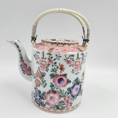 VINTAGE JAPANESE BEAUTIFULLY DETAILED HAND PAINTED FLORAL TEA POT