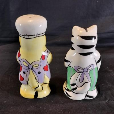 Dating Cat Salt and Pepper Shakers