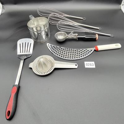 Kitchen Utensil Lot